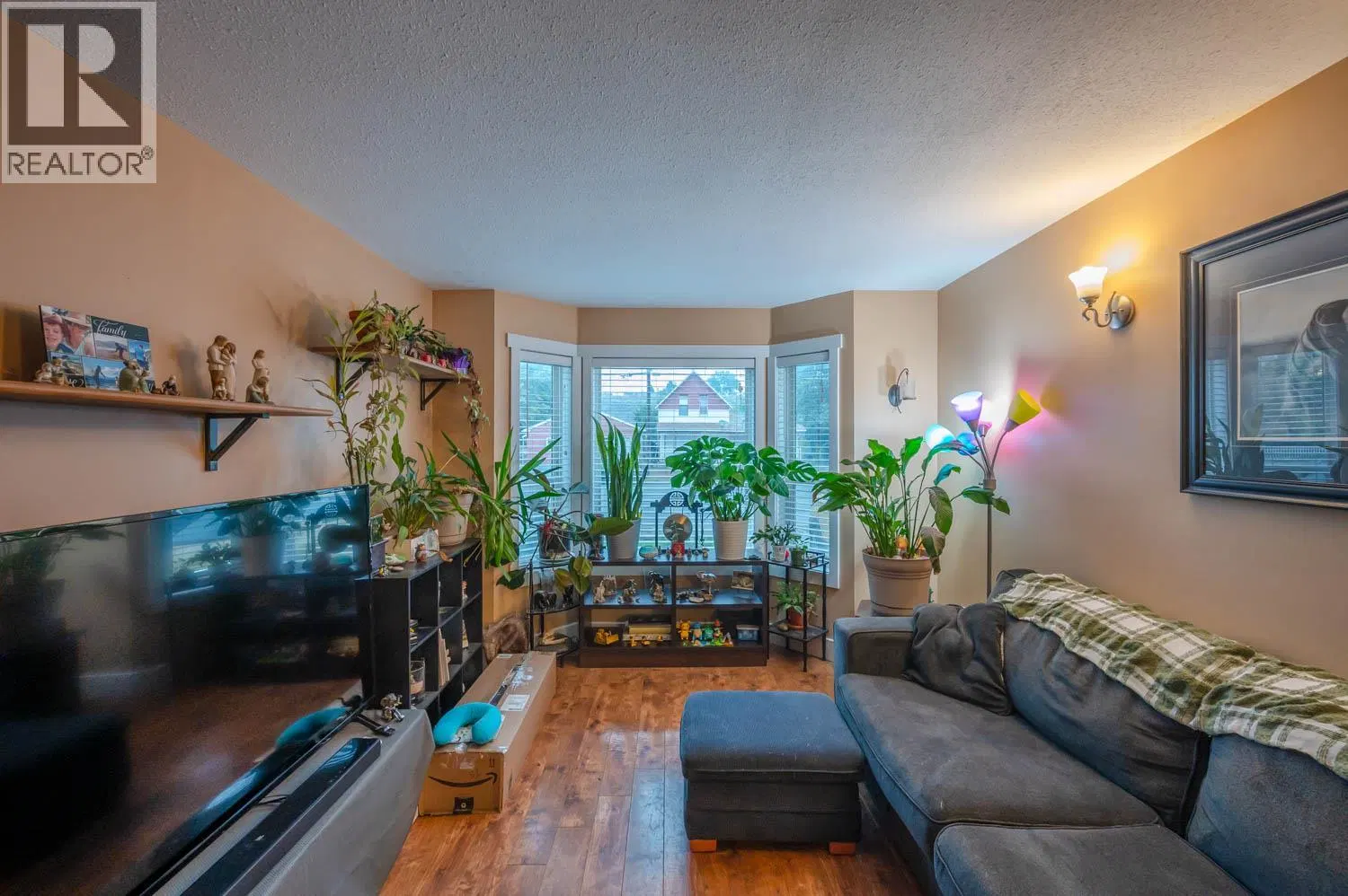 Photo 4 of 33 at #2 – 615 6TH Avenue
