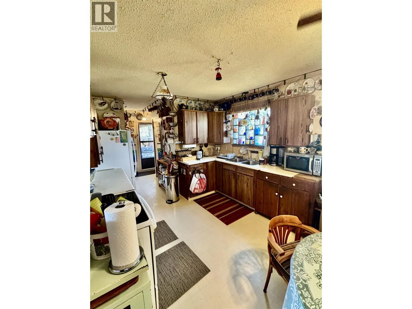 Photo 4 of 15 at 133 BAXTER Avenue