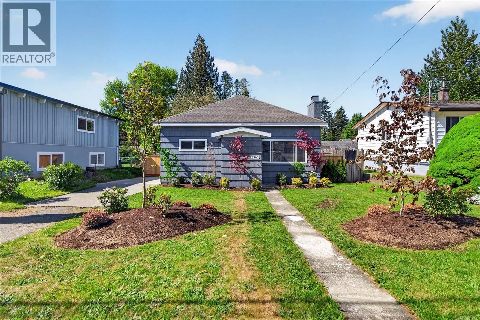 Photo 3 of 29 at 1965 Piercy Avenue