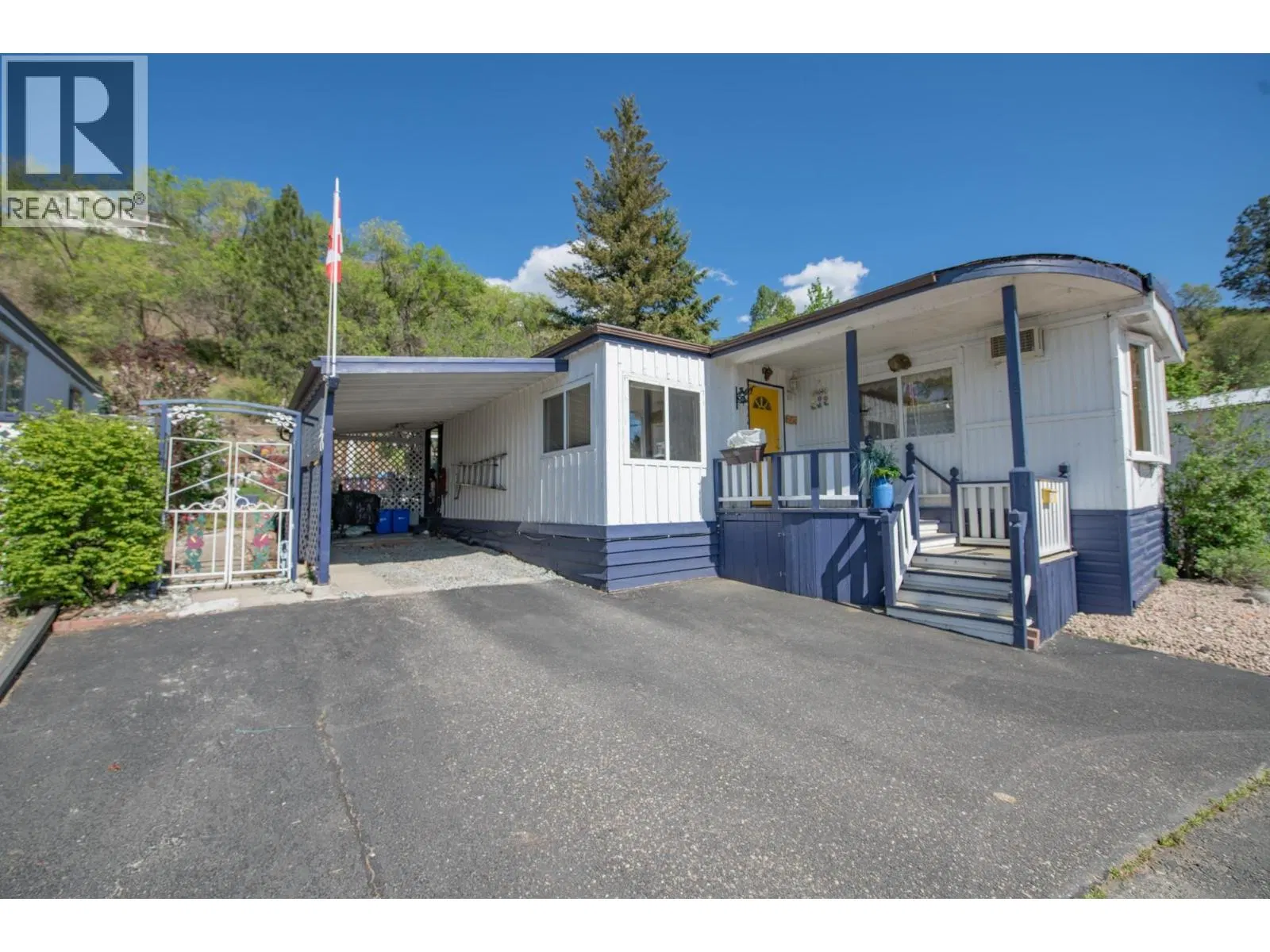 Photo 2 of 50 at #321 – 15401 Kalamalka Road