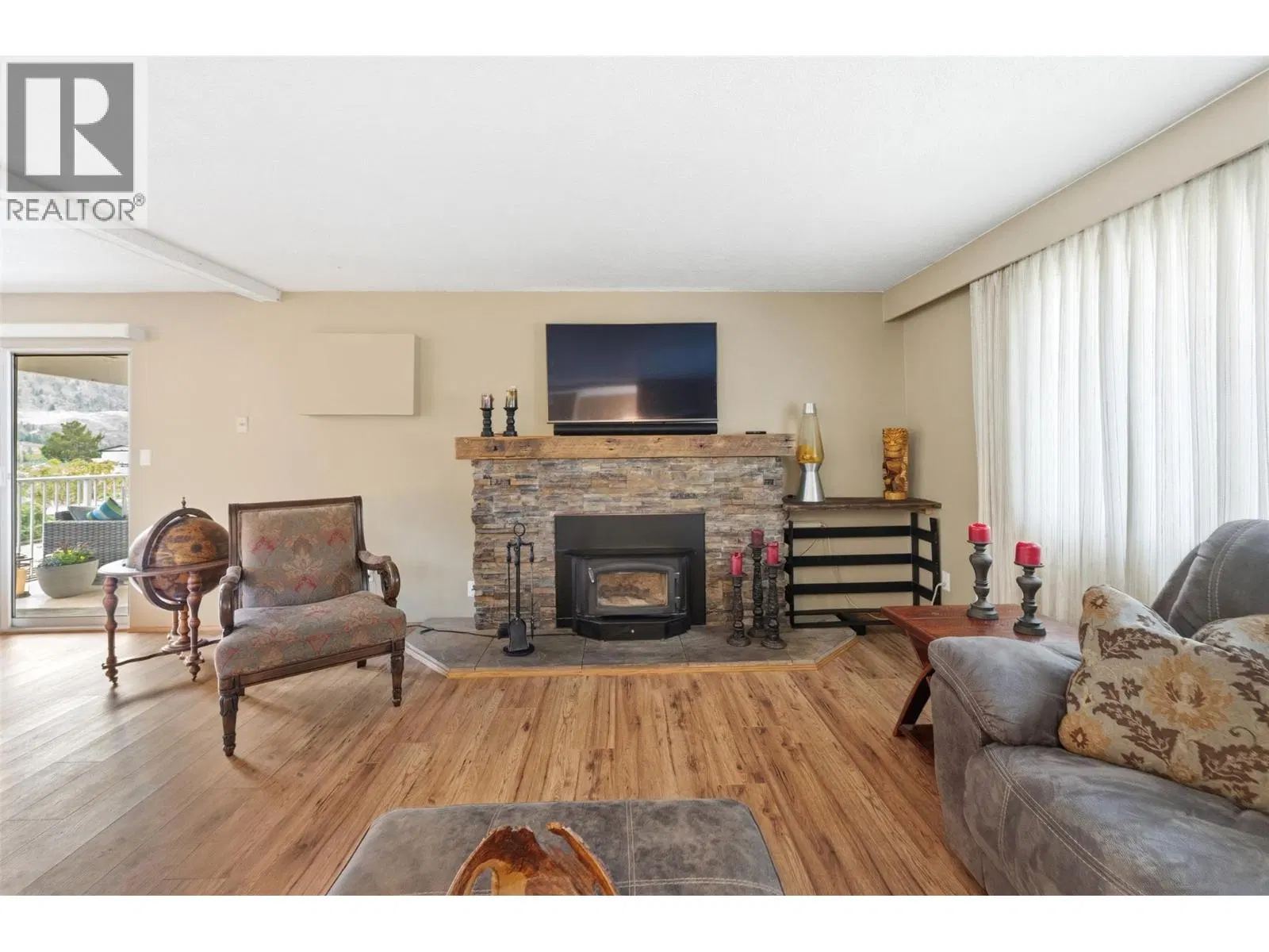 Photo 4 of 87 at 617 3RD Avenue