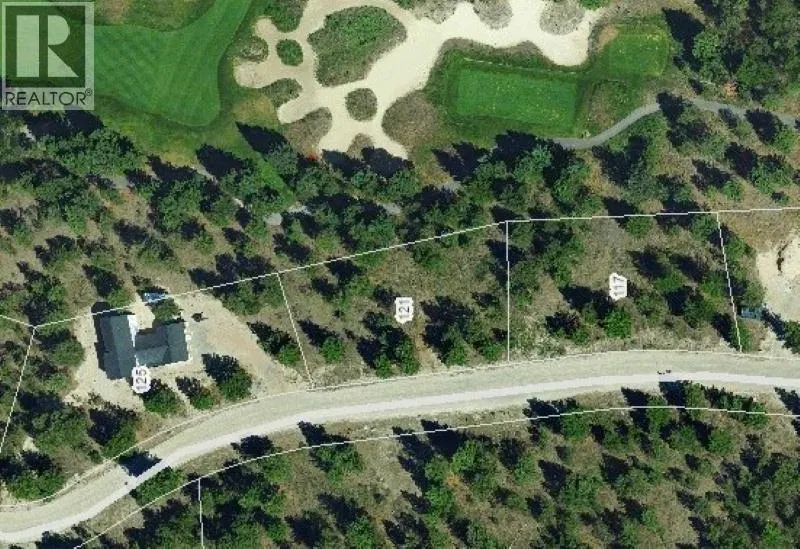 Photo 4 of 18 at 121 Corral Boulevard