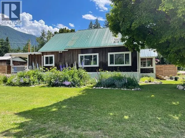 Photo 4 of 48 at 602 Slocan Street
