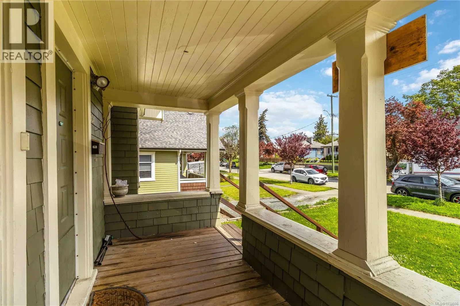 Photo 5 of 28 at 3124 Glasgow Street