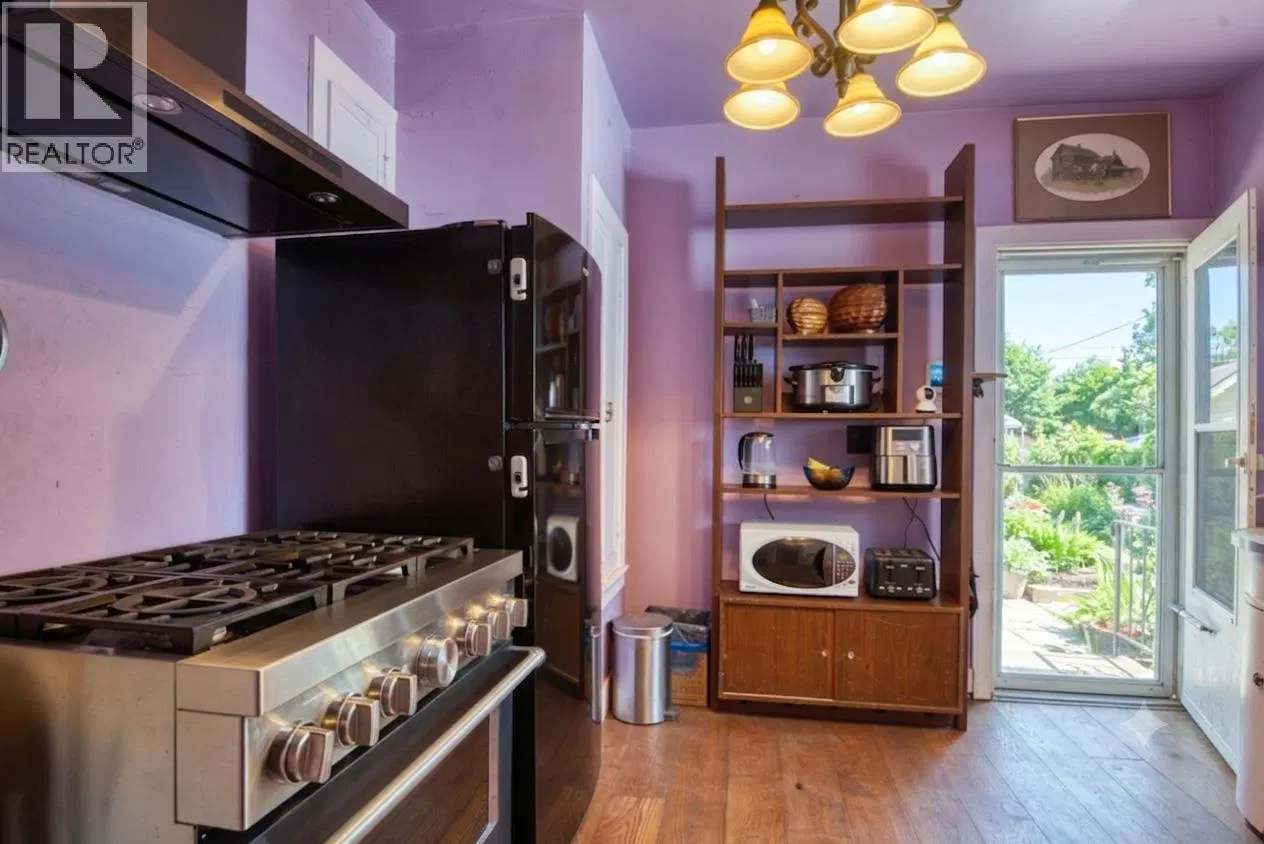 Photo 4 of 31 at 3038 10th Avenue