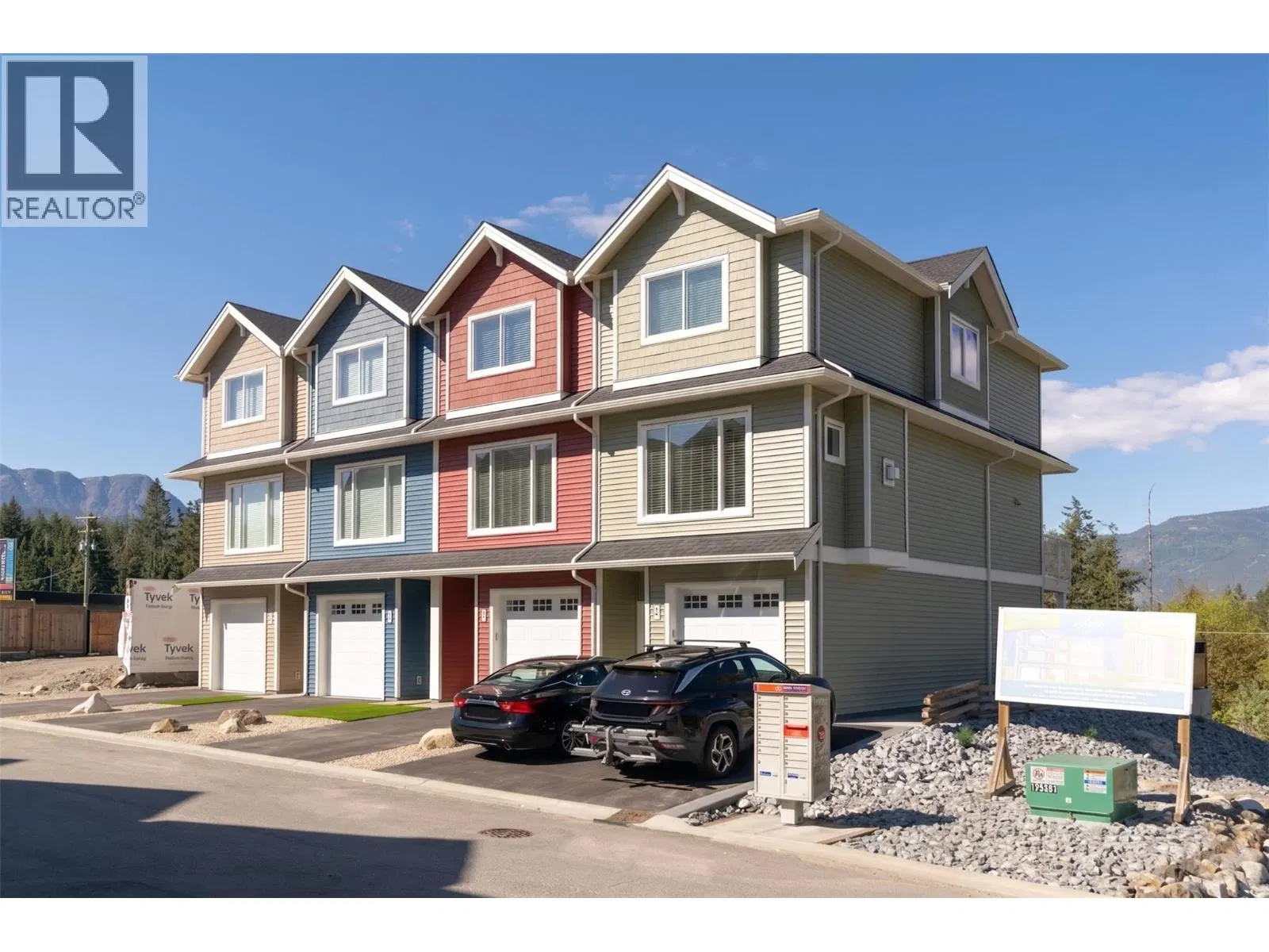 Photo 3 of 37 at #7 – 1910 11 Avenue
