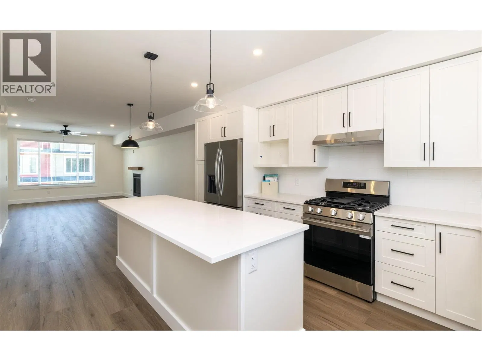 Photo 4 of 37 at #7 – 1910 11 Avenue
