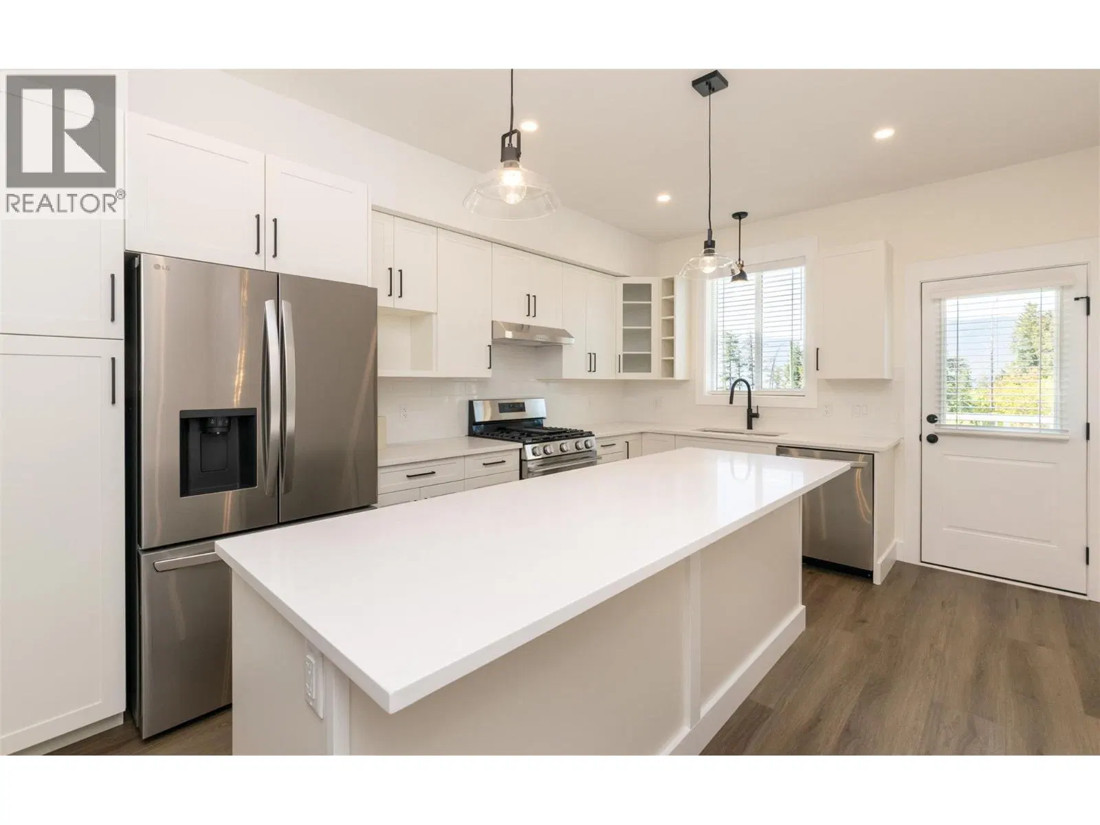 Photo 5 of 37 at #7 – 1910 11 Avenue