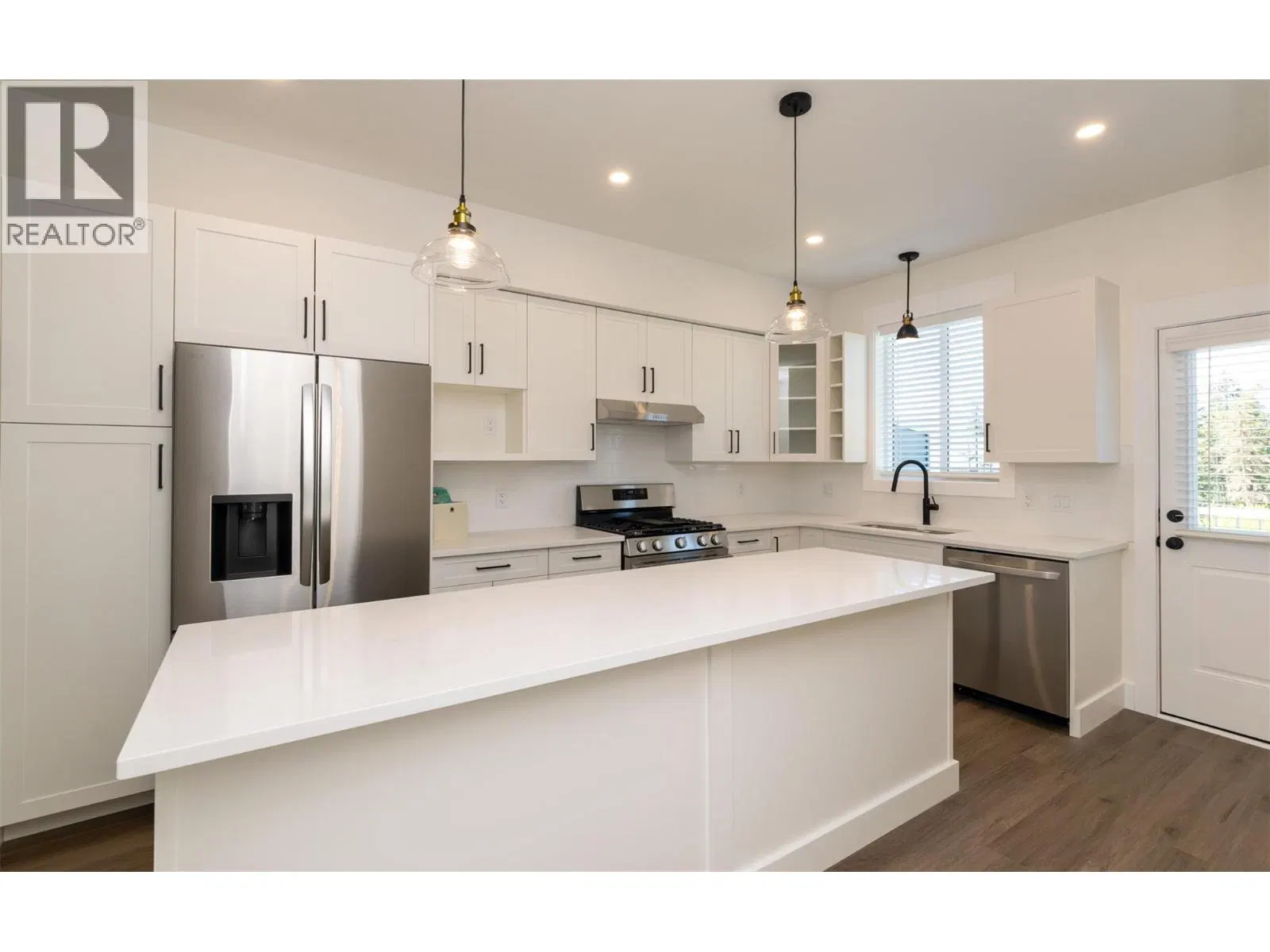 Photo 4 of 36 at #5 – 1910 11 Avenue