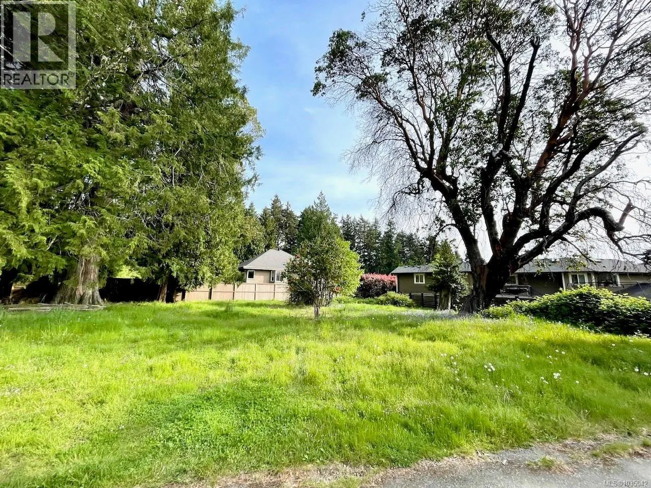 Photo 4 of 18 at 5225 Santa Clara Avenue