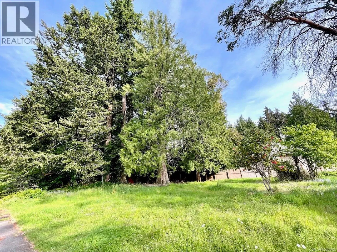 Photo 5 of 18 at 5225 Santa Clara Avenue
