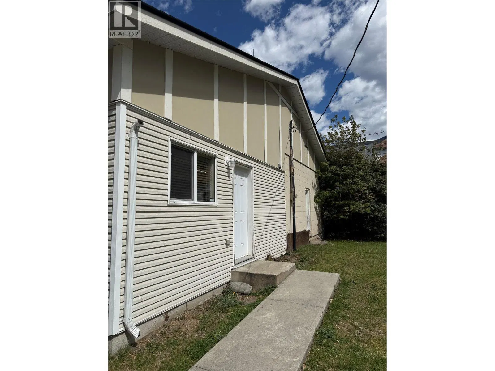Photo 3 of 25 at 401 6th Avenue