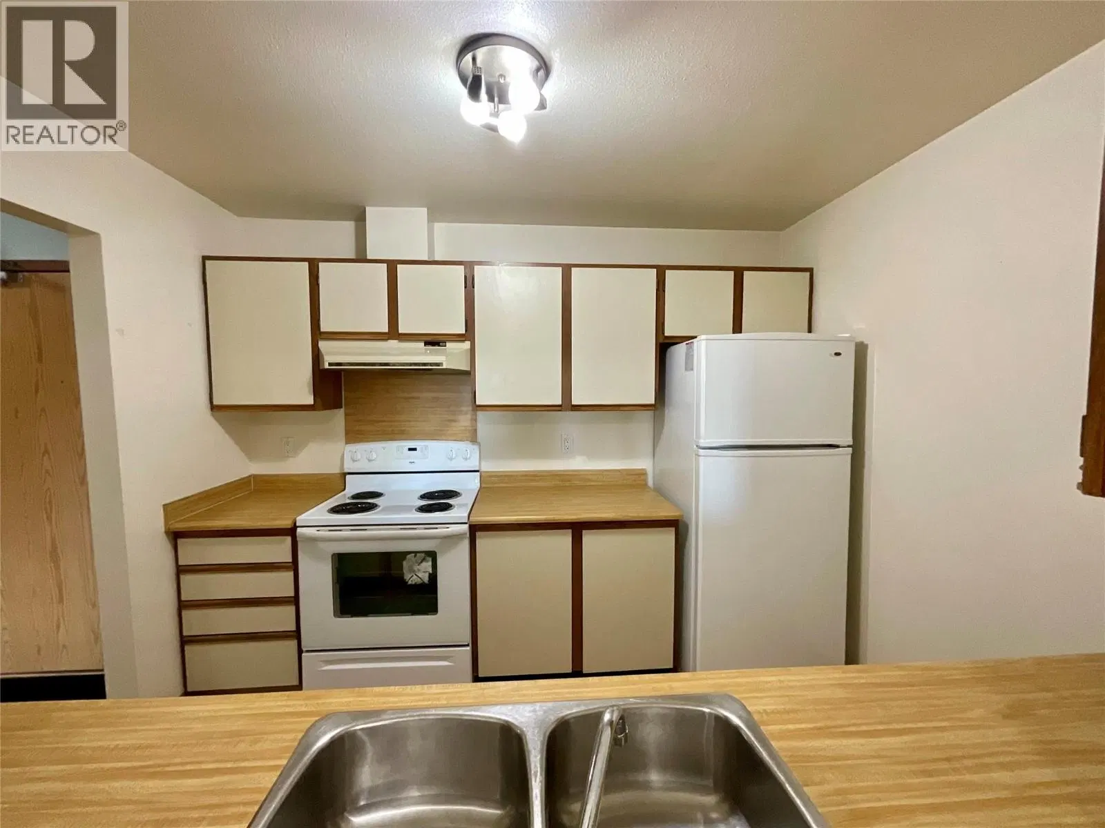 Photo 4 of 18 at #312 – 108 Spruce Avenue