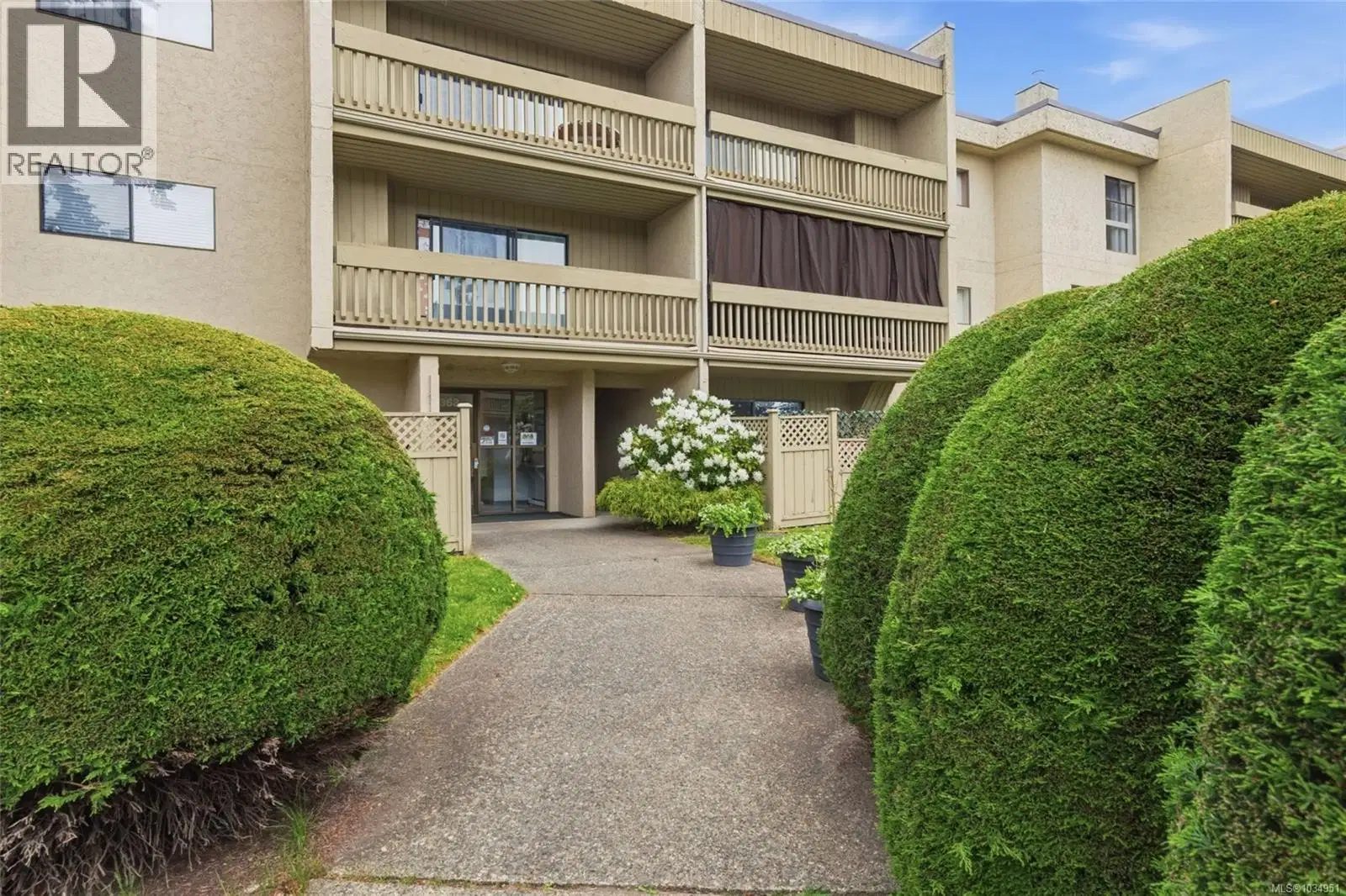 #208 – 363 Morison Avenue