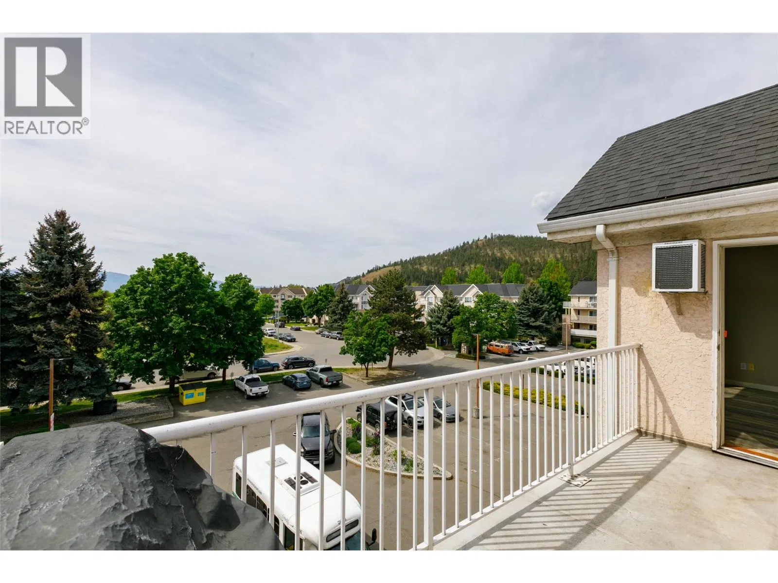 Photo 4 of 47 at #313 – 400 Sutton Crescent