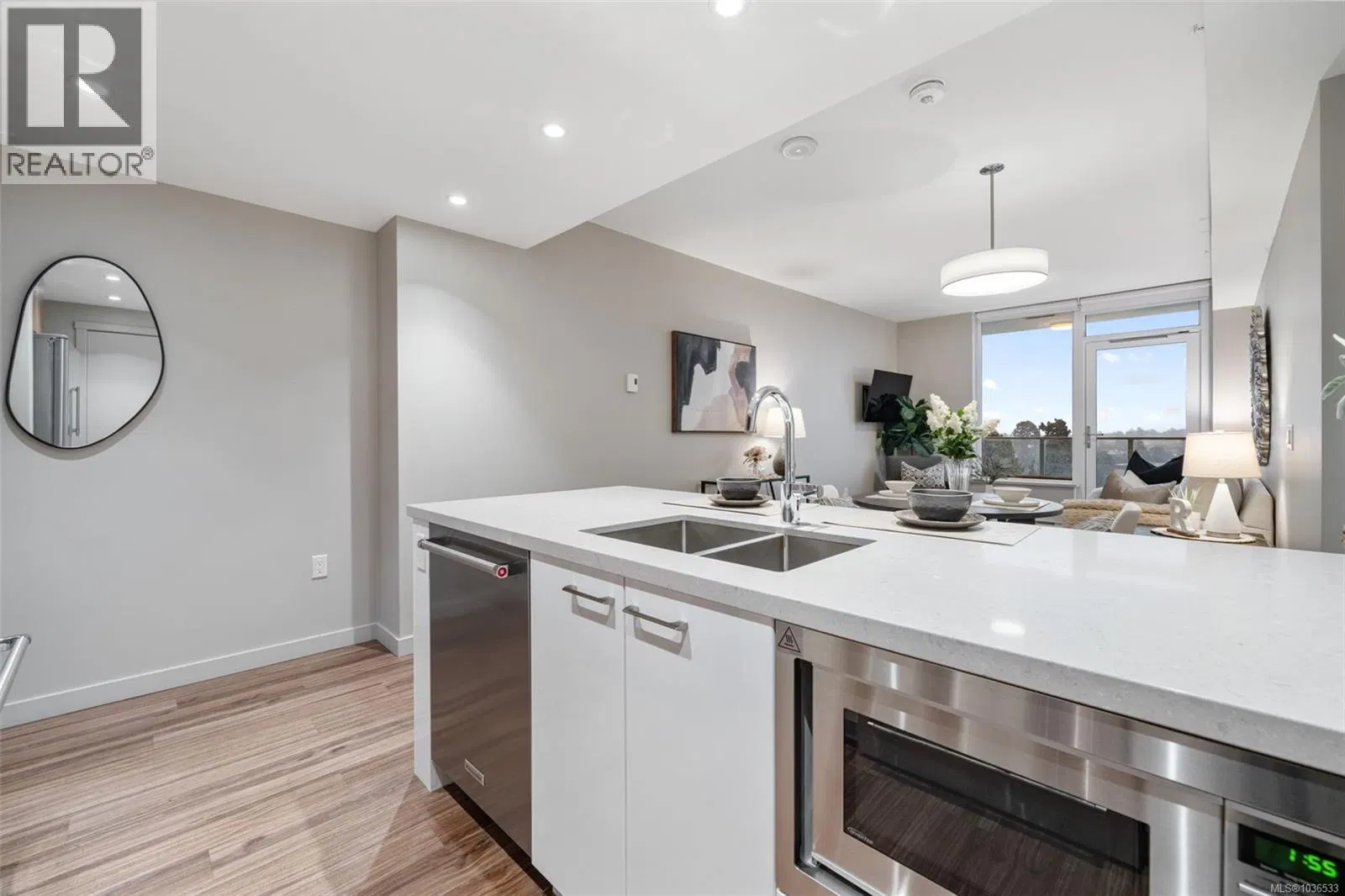 Photo 3 of 41 at #1104 – 777 Belleville Street