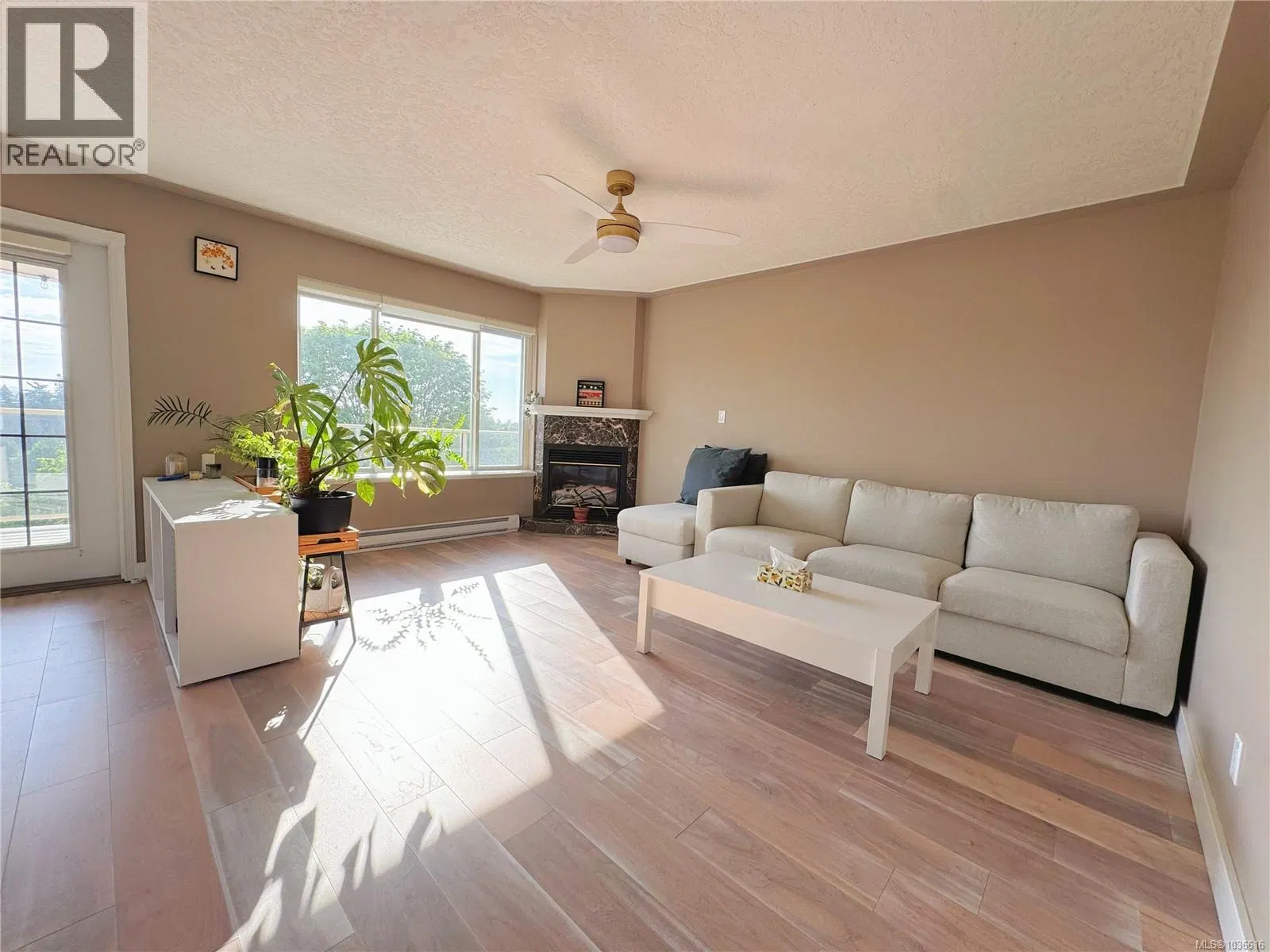 Photo 4 of 25 at 2596 Crystalview Drive