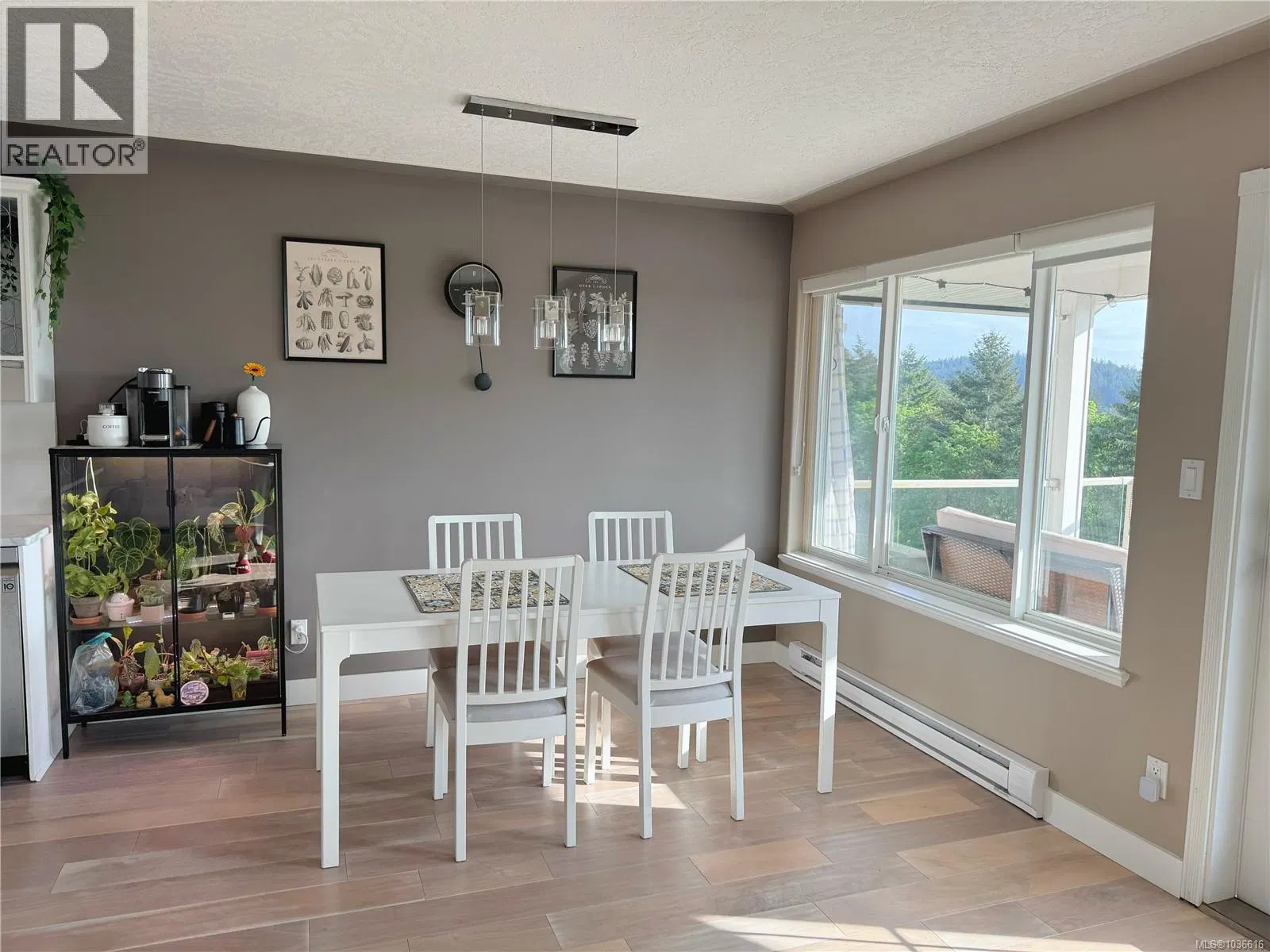 Photo 5 of 25 at 2596 Crystalview Drive