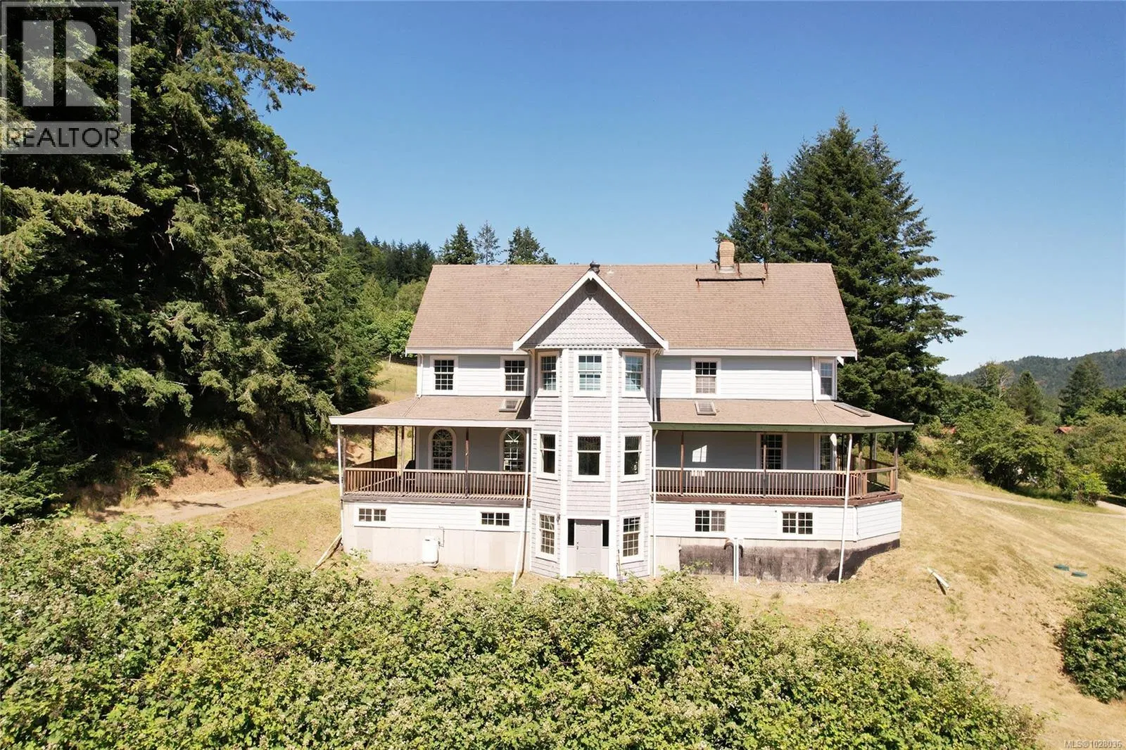 Photo 2 of 53 at 1832 Fulford-Ganges Road