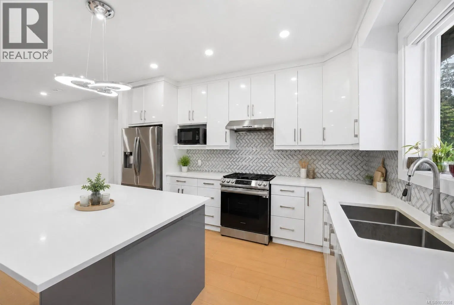 Photo 5 of 48 at 5254 Sherbourne Drive