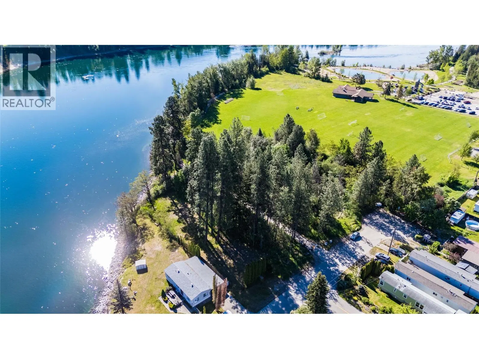 Photo 3 of 27 at 225 2nd Avenue
