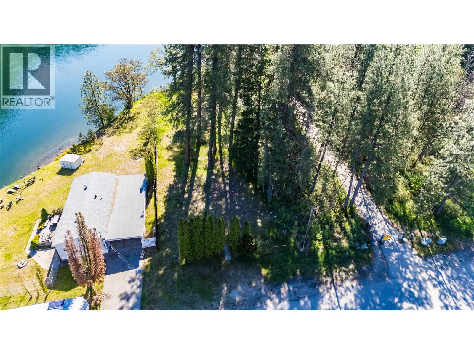 Photo 5 of 27 at 225 2nd Avenue
