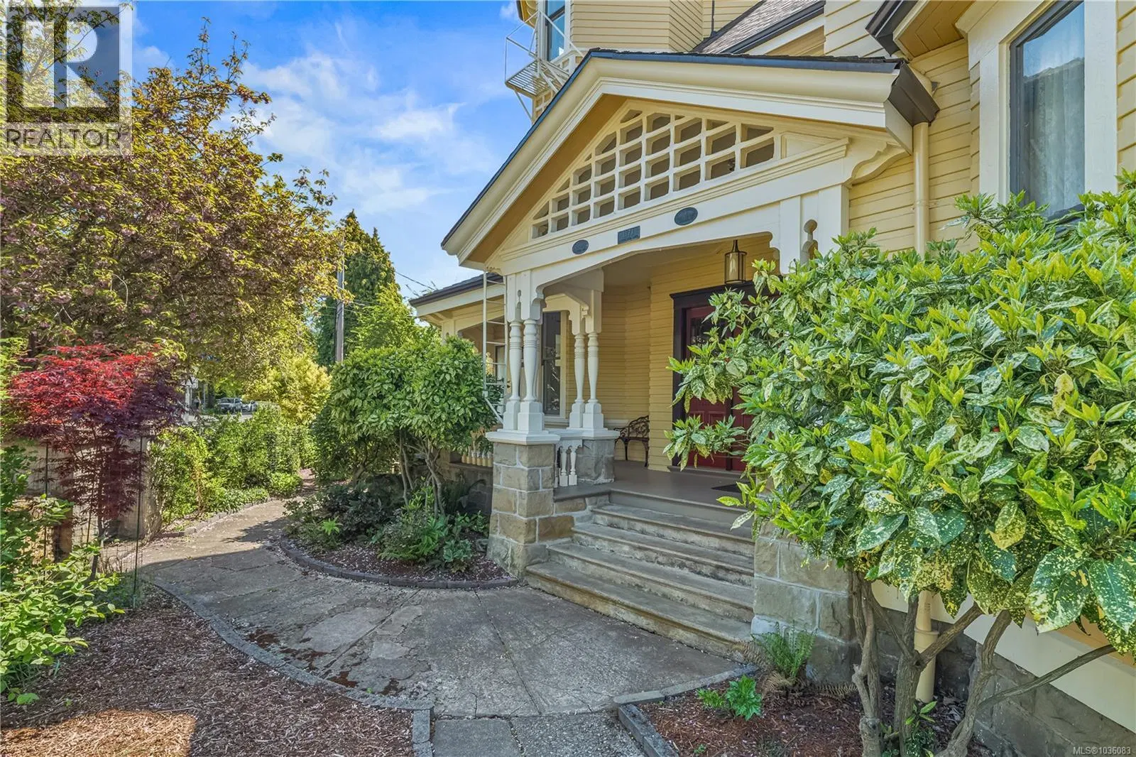 Photo 4 of 40 at 1171 Rockland Avenue