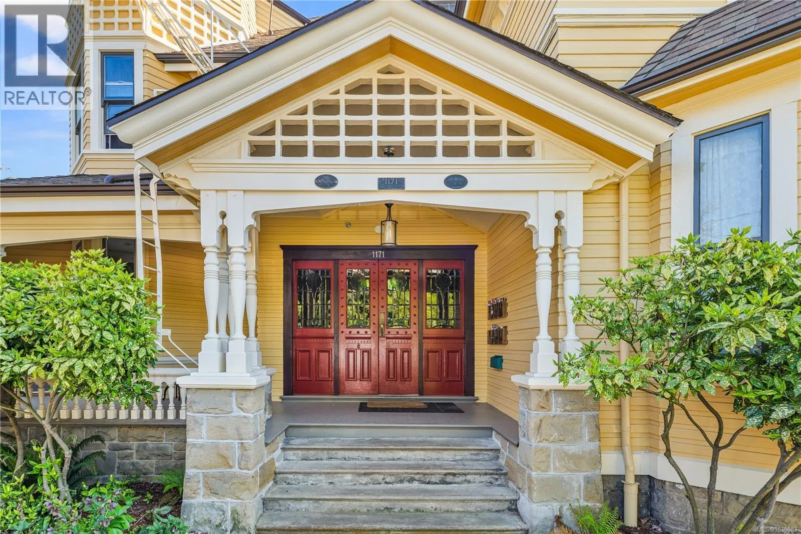 Photo 5 of 40 at 1171 Rockland Avenue