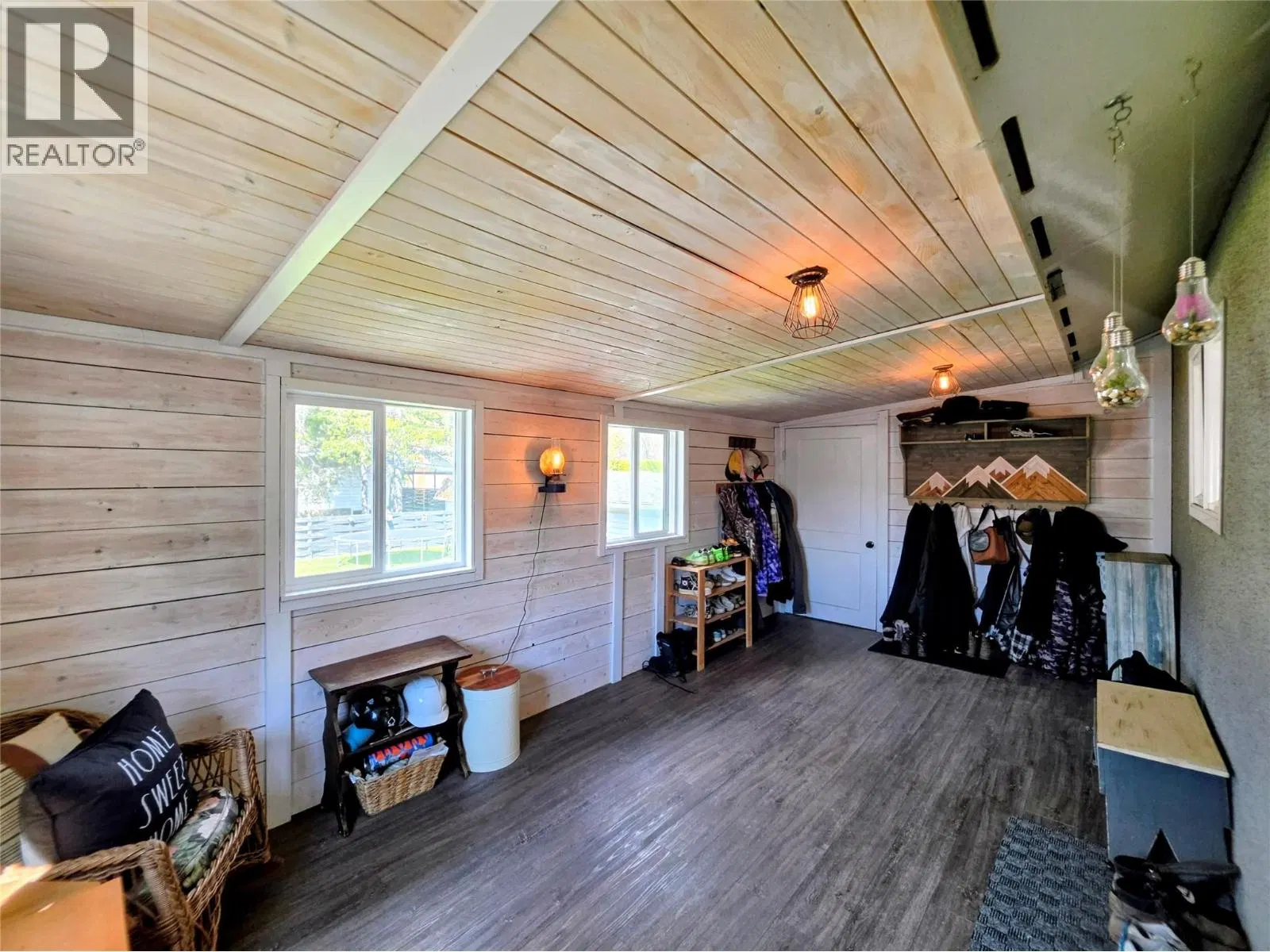 Photo 2 of 20 at 457 Mountain Ash Crescent