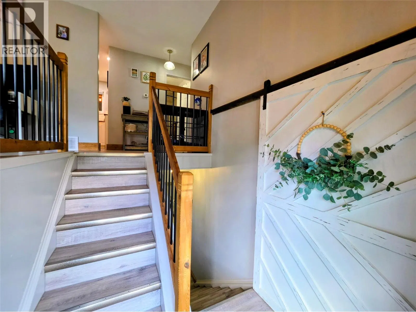Photo 3 of 20 at 457 Mountain Ash Crescent