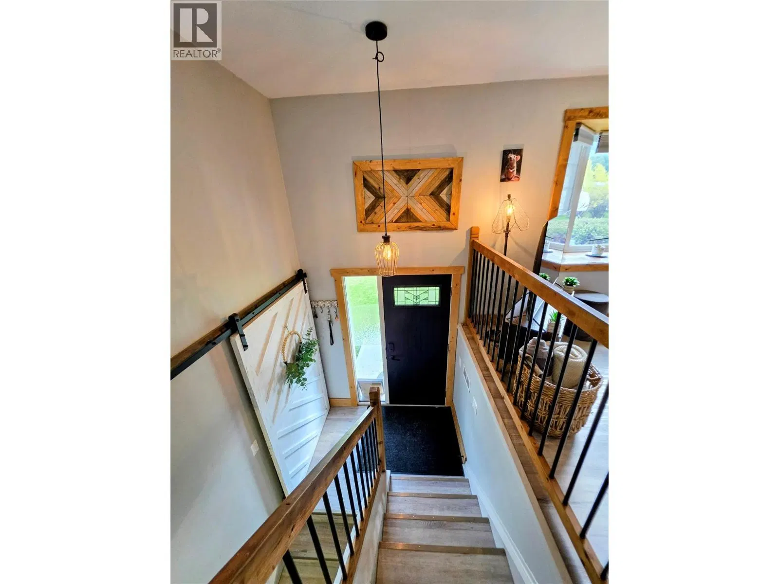 Photo 4 of 20 at 457 Mountain Ash Crescent