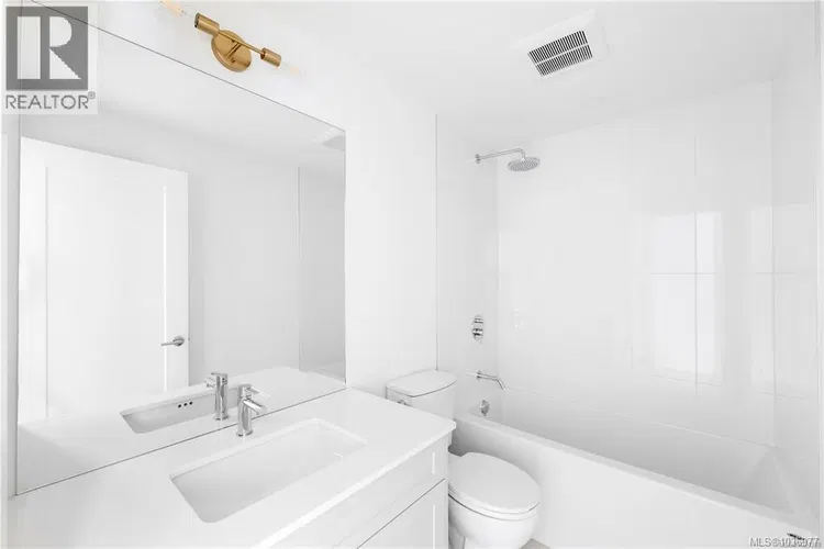 Photo 5 of 22 at #8 – 2536 Shelbourne Street