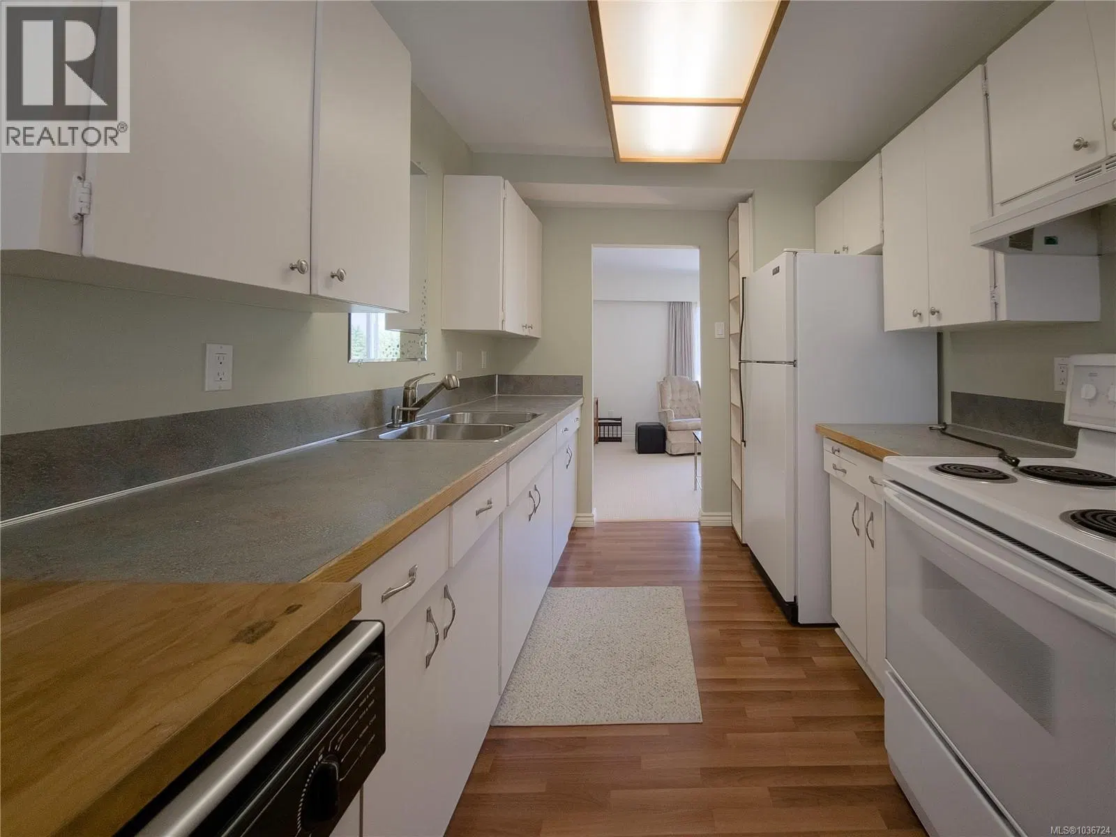 Photo 5 of 29 at 75 McKay Crescent