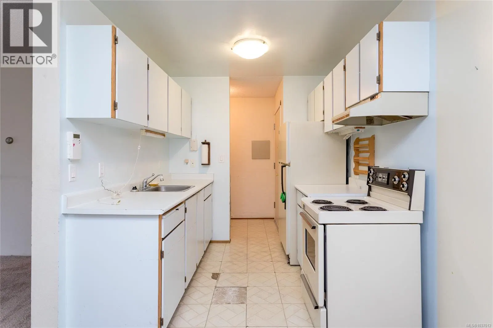 Photo 3 of 21 at #409 – 3255 Glasgow Avenue