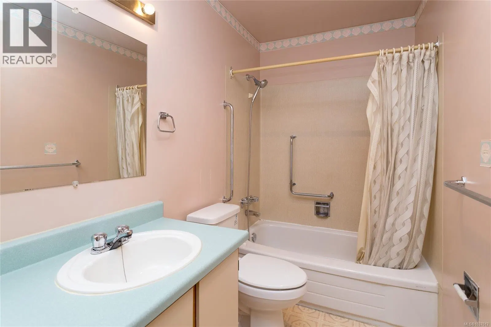 Photo 5 of 21 at #409 – 3255 Glasgow Avenue