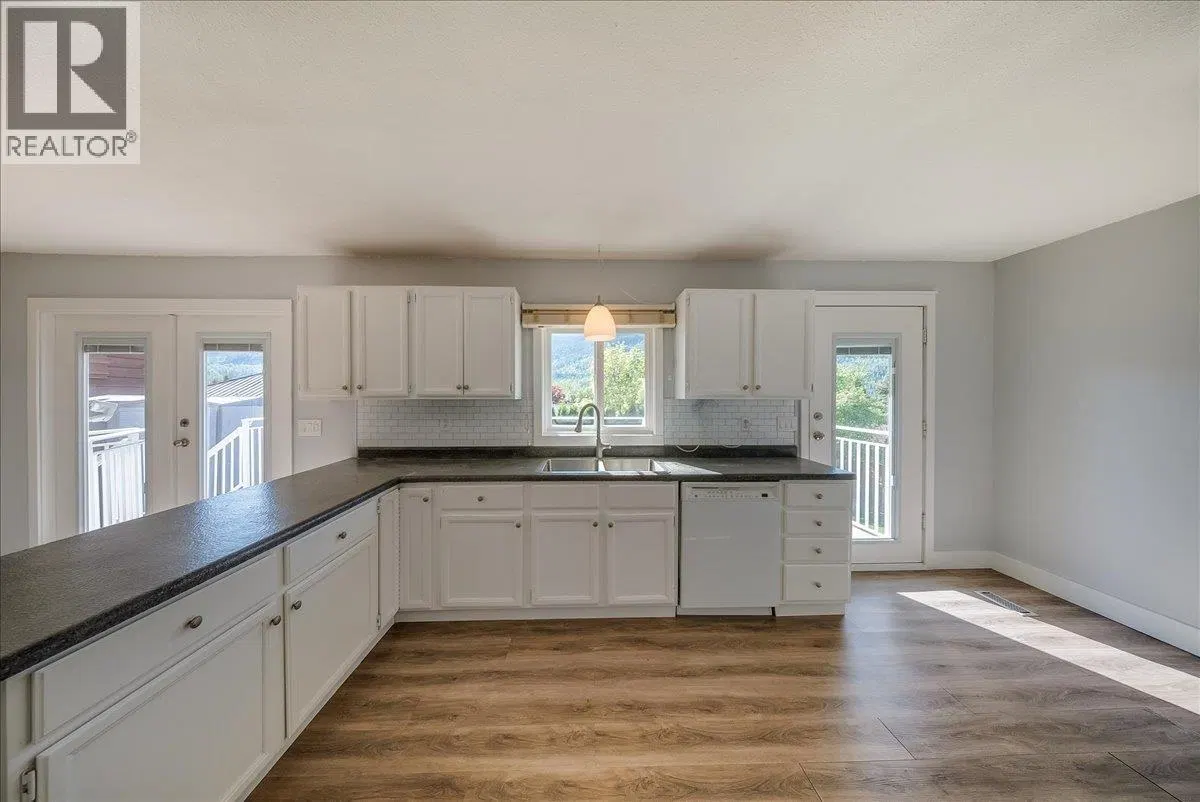 Photo 4 of 63 at 909 7TH Street