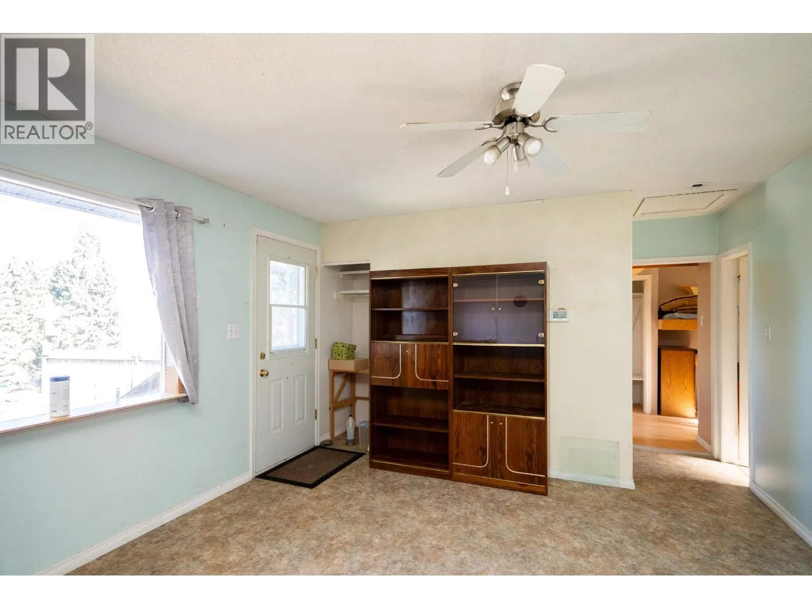 Photo 3 of 24 at 2843 GOGOLIN Road
