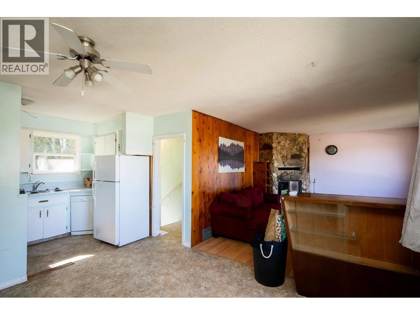 Photo 4 of 24 at 2843 GOGOLIN Road