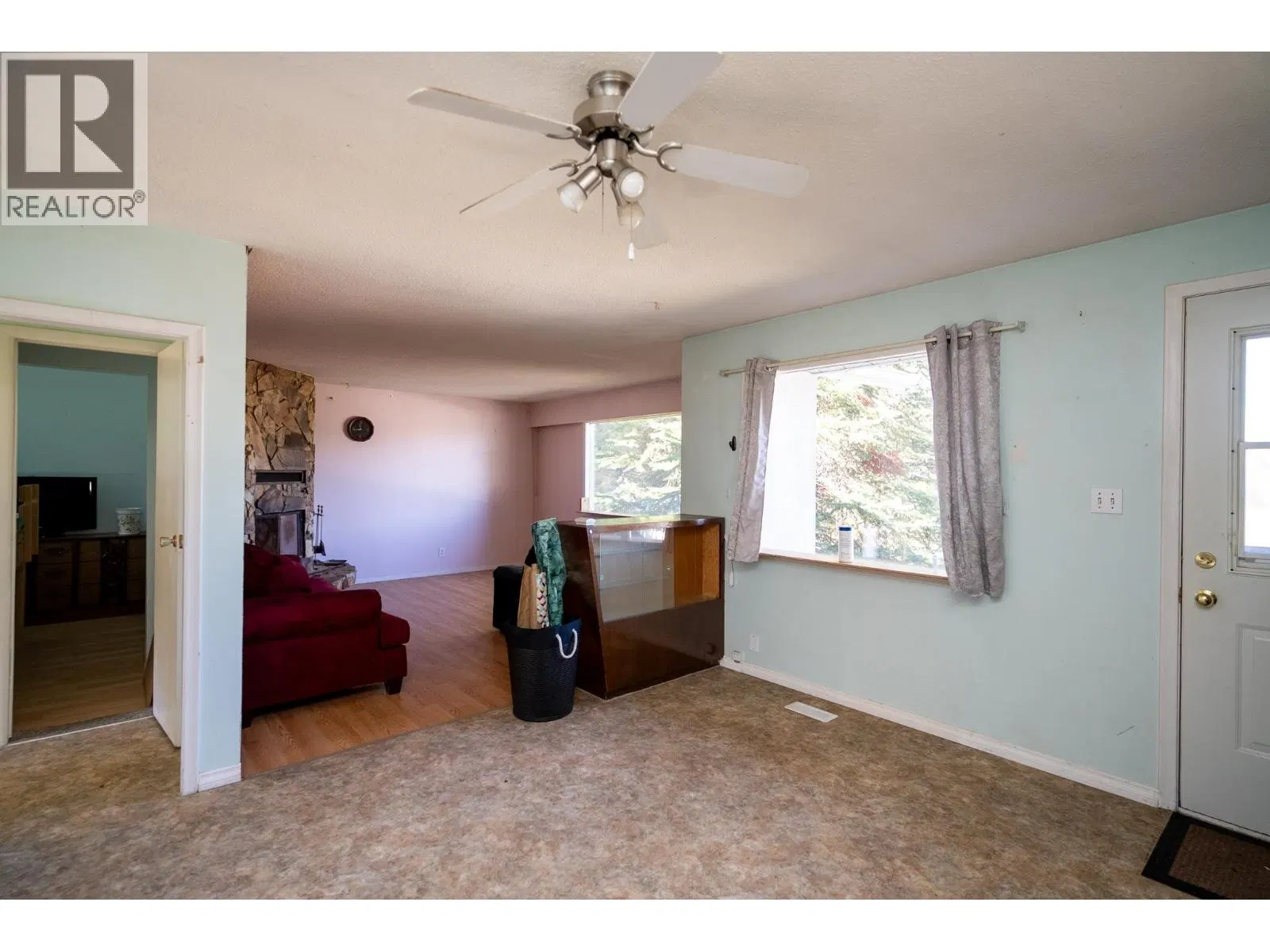 Photo 5 of 24 at 2843 GOGOLIN Road