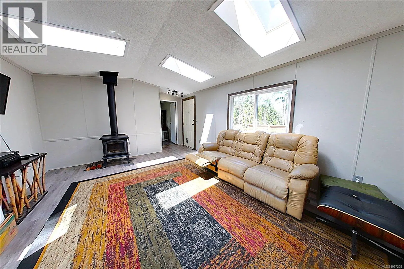 Photo 2 of 31 at 516 Berg Road