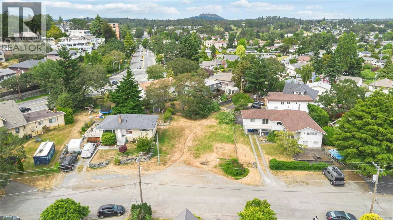 Photo 1 of 14 at 1360 Vista Heights