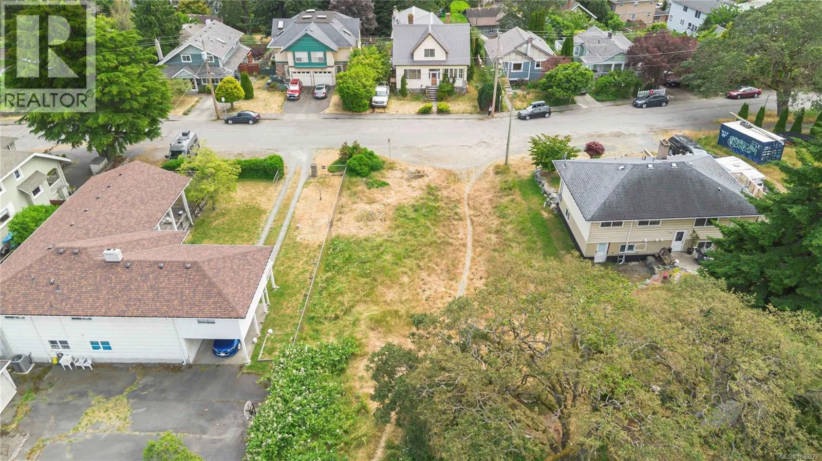 Photo 2 of 14 at 1360 Vista Heights