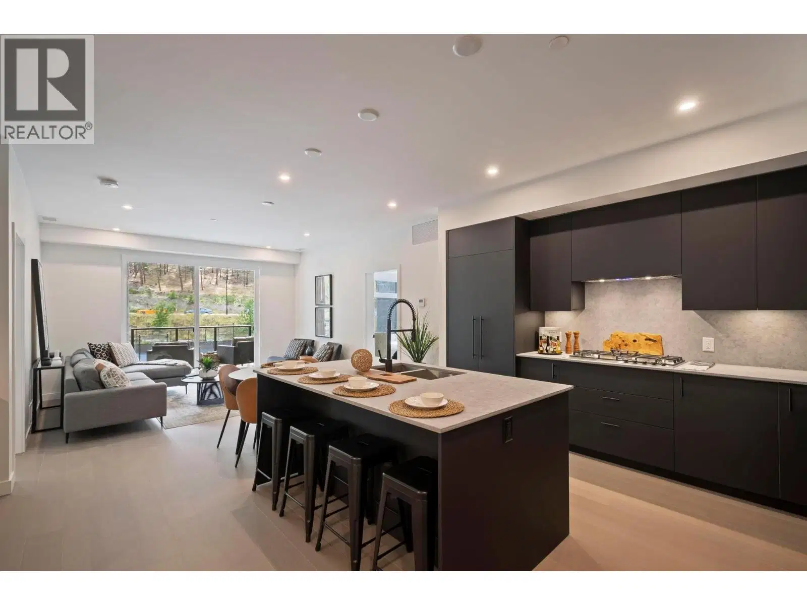 #202 – 9652 Benchland Drive