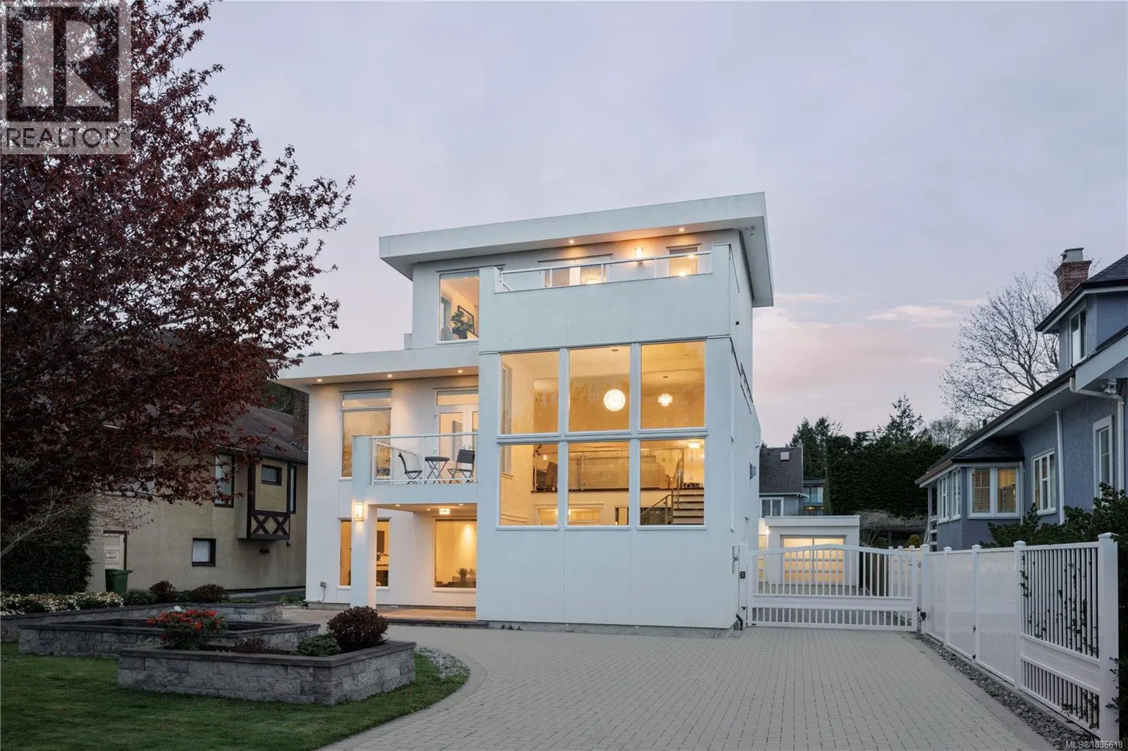 Photo 2 of 44 at 376 King George Terrace