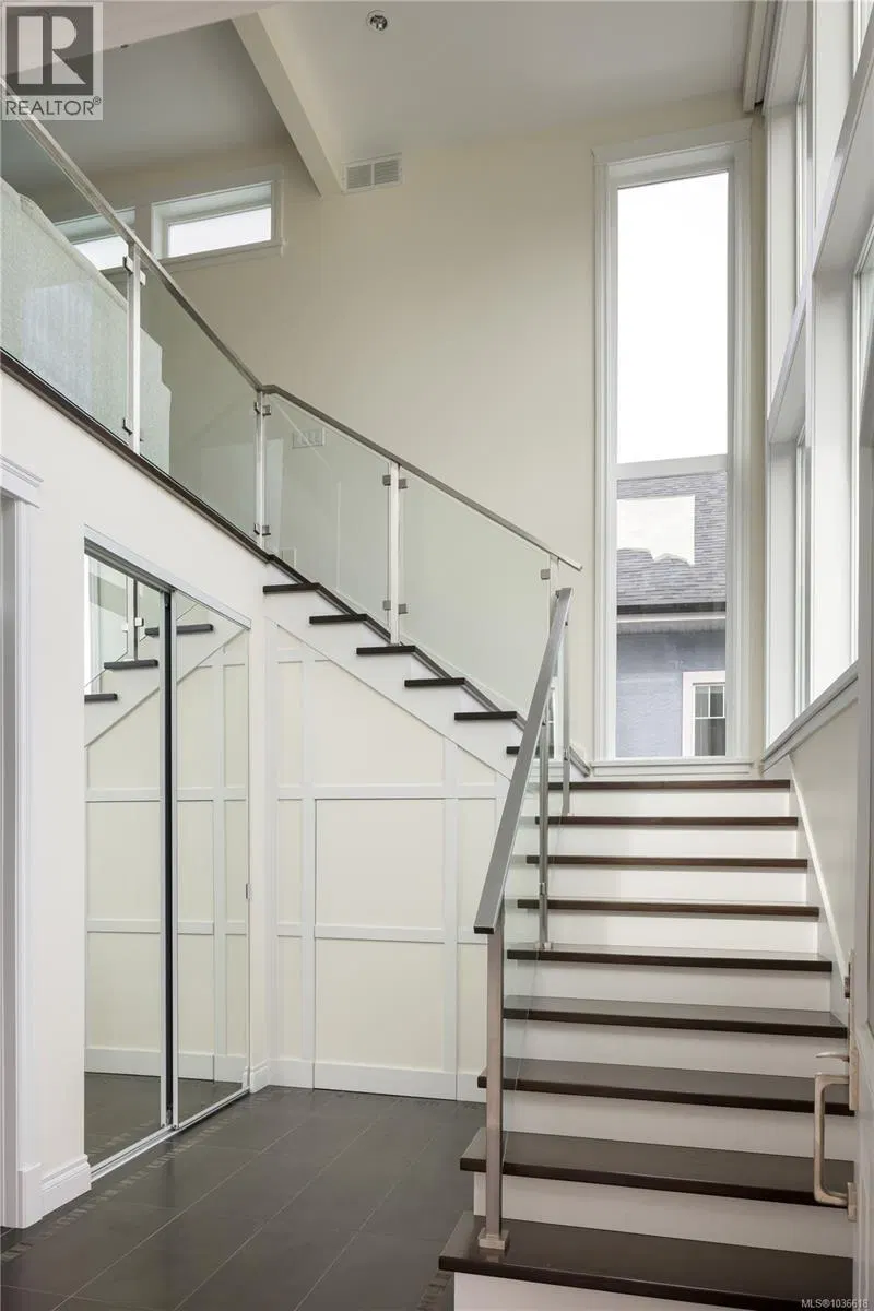 Photo 4 of 44 at 376 King George Terrace