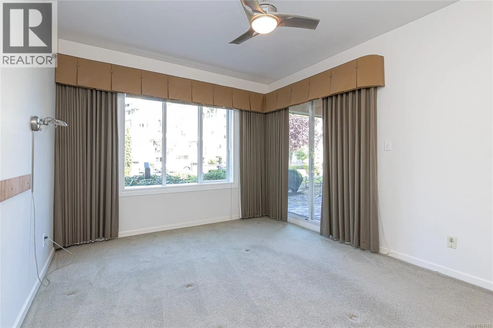 Photo 4 of 40 at #109 – 50 Songhees Road