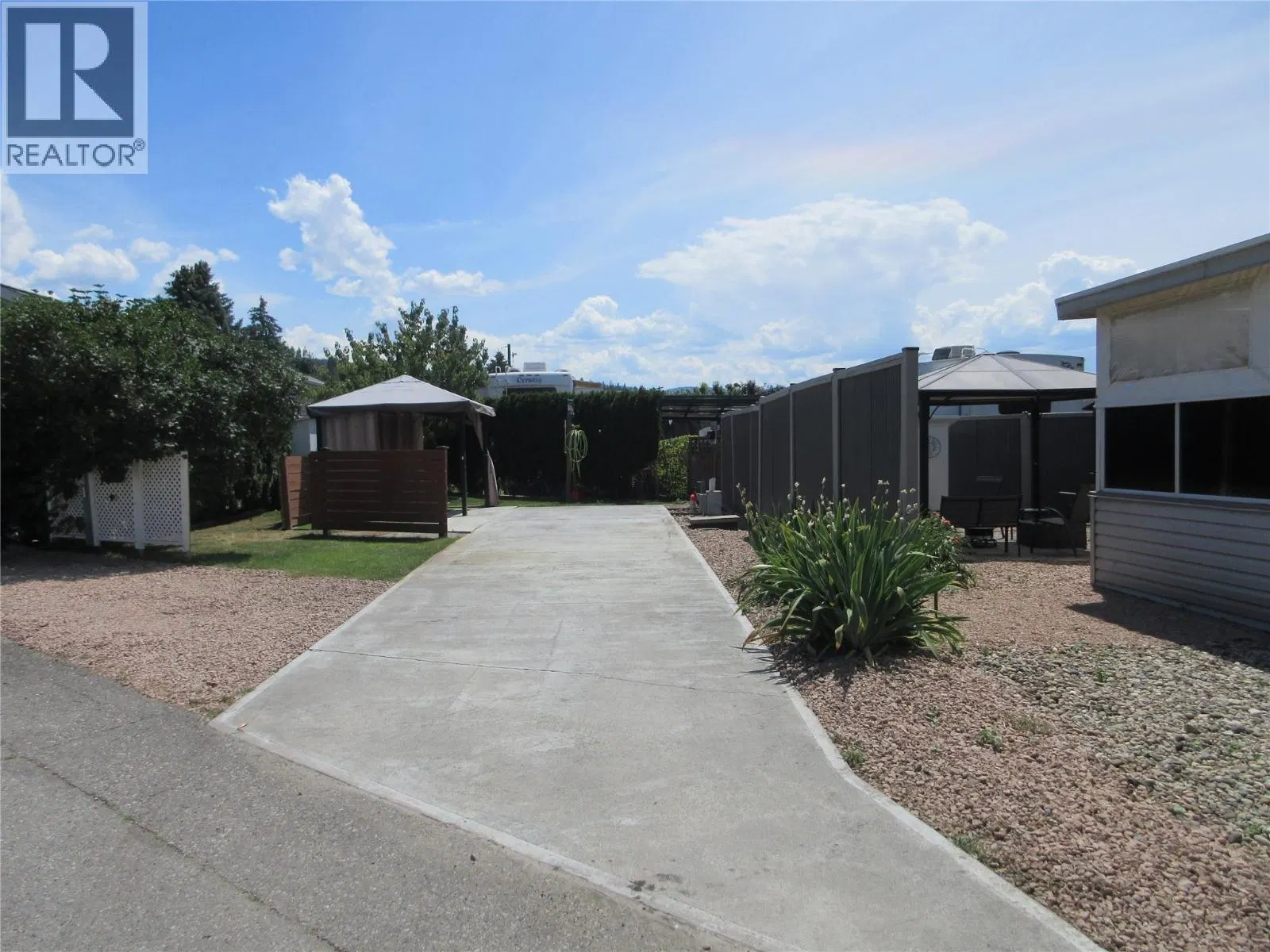 #121 – 415 Commonwealth Road