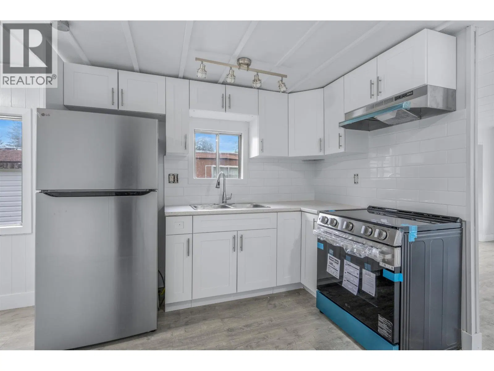 Photo 4 of 21 at #7 – 8474 BUNCE Road
