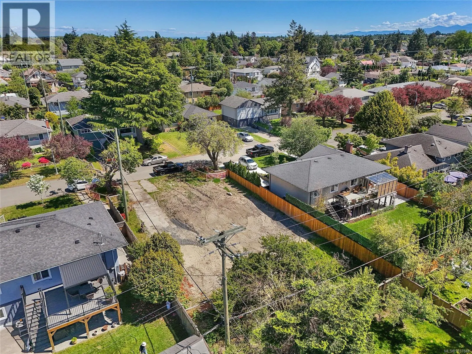 Photo 3 of 29 at 2936 Queenston Street