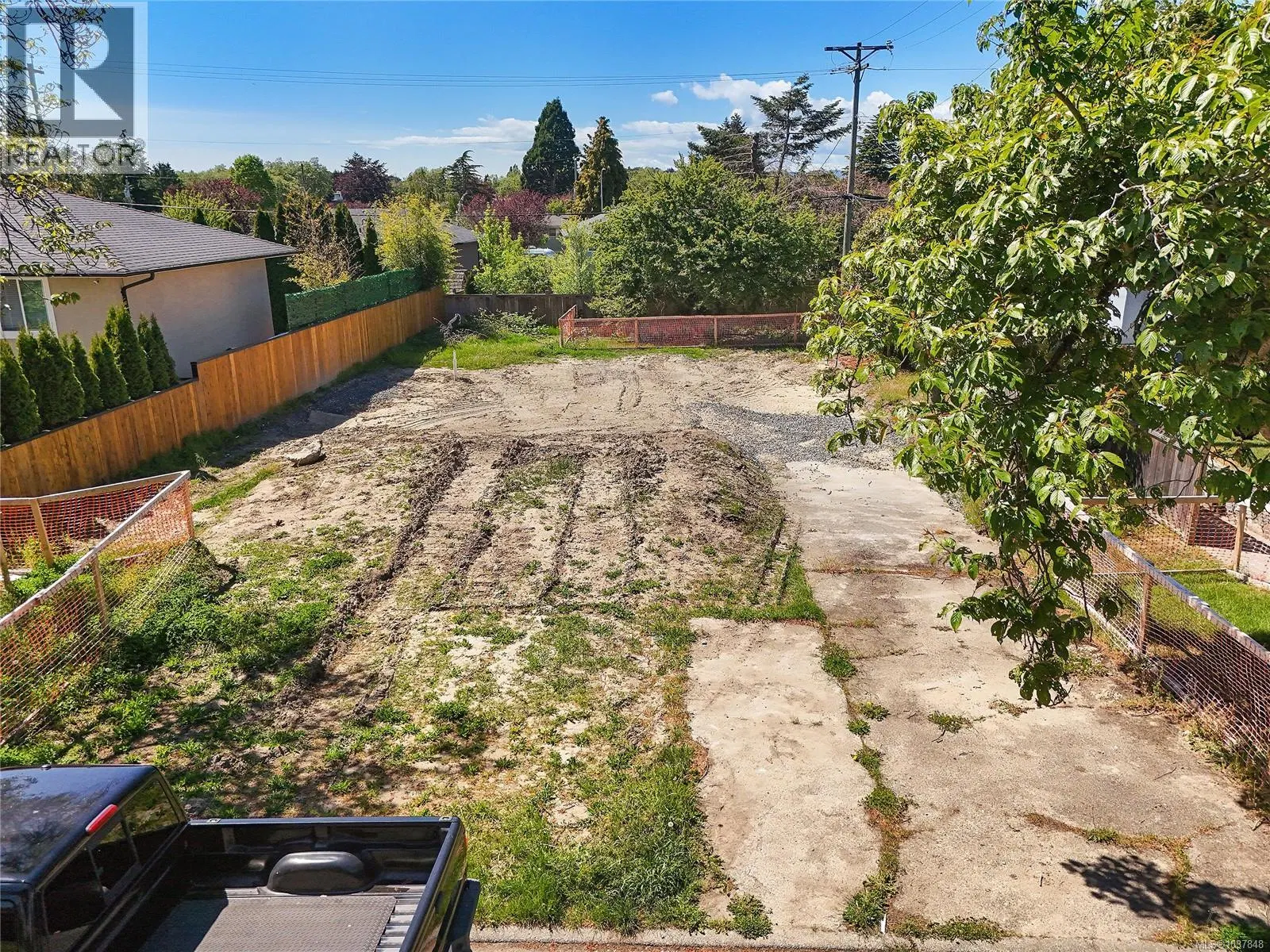 Photo 4 of 29 at 2936 Queenston Street